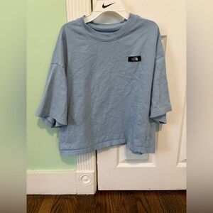 Woman’s North Face Cropped Shirt